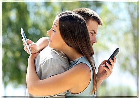 Couple addicted to mobiles