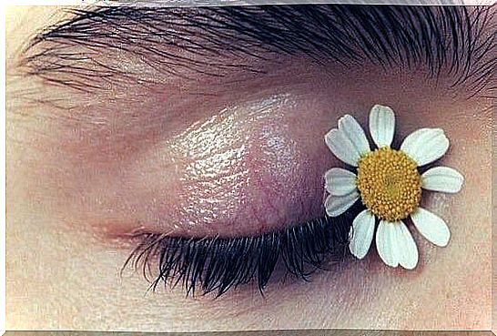 eye with daisy symbolizing the art of recovering from emotional abuse