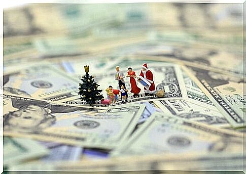 Christmas figures on money